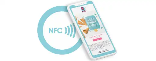 El Celular interactuando con NFC y abre automáticamente el Cupón Digital en el celular.
